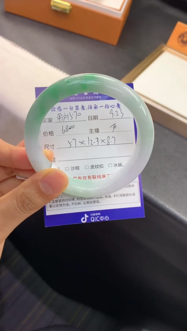 未镶嵌手镯翡翠用****汇退货需手镯吊牌标签完好