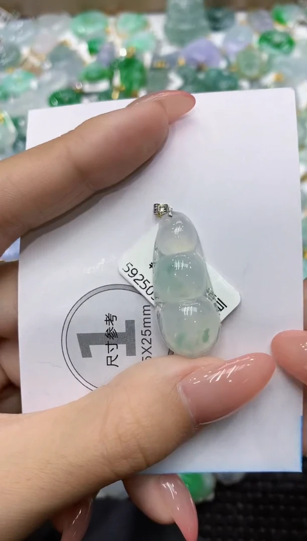 颈饰18K金镶嵌翡翠111111111111