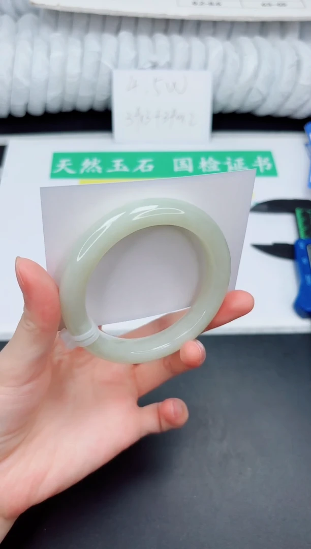 和田玉手镯未镶嵌185-55.6QS3