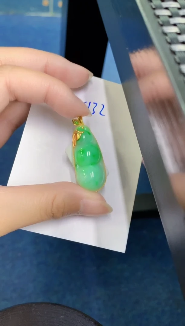 翡翠18K金镶嵌颈饰000000000