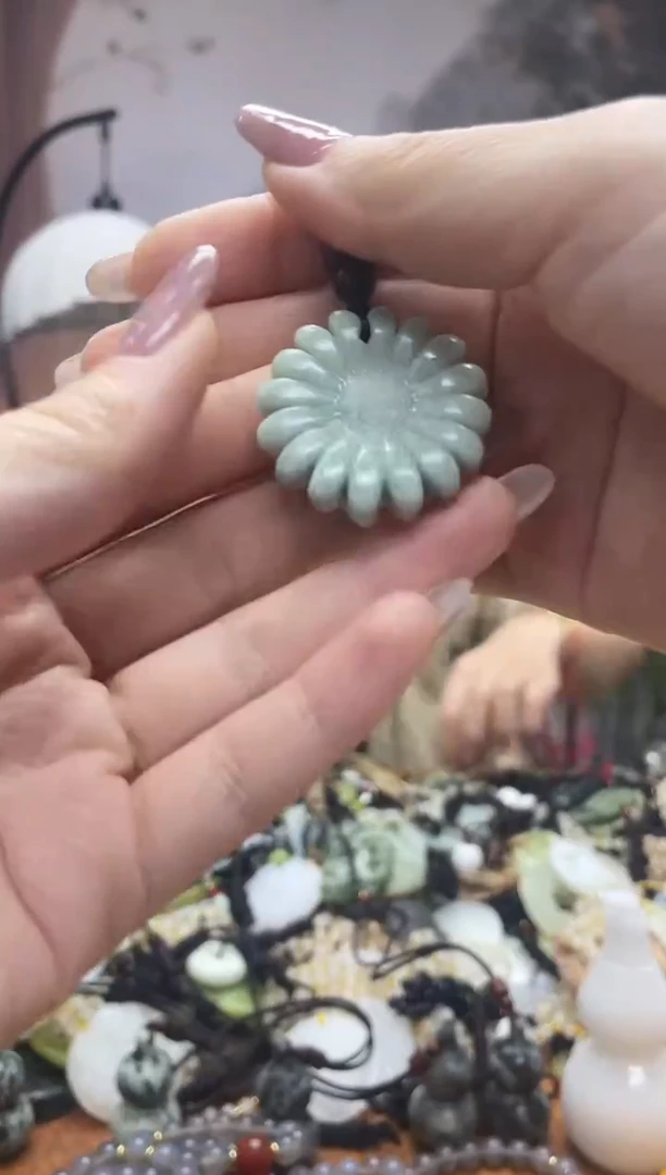 未镶嵌岫玉吊坠·