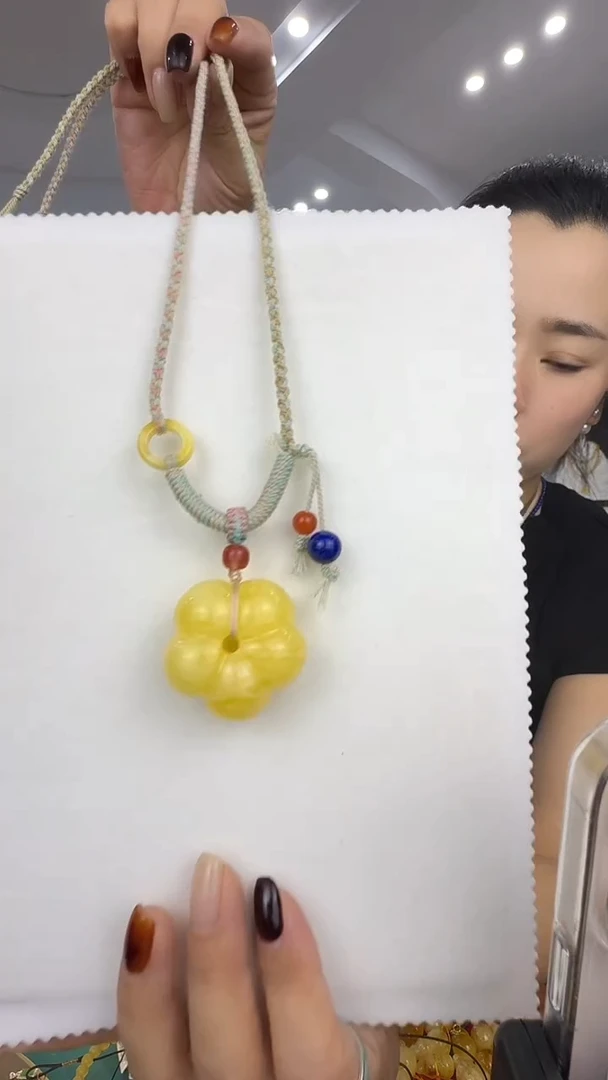 蜜蜡吊坠(赠链)未镶嵌精美的吊坠