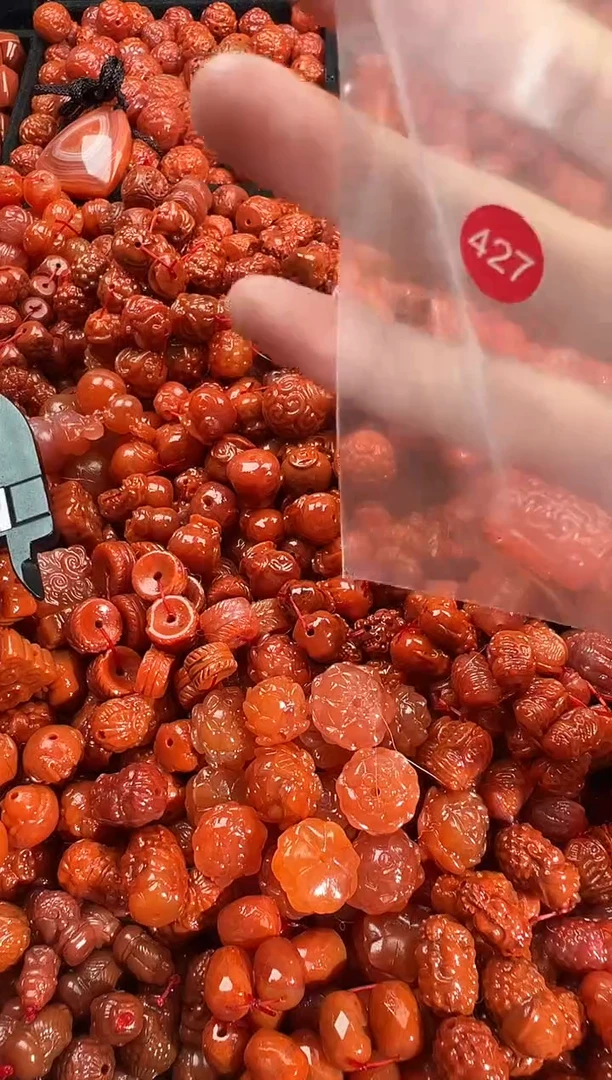 颈饰未镶嵌南红玛瑙1