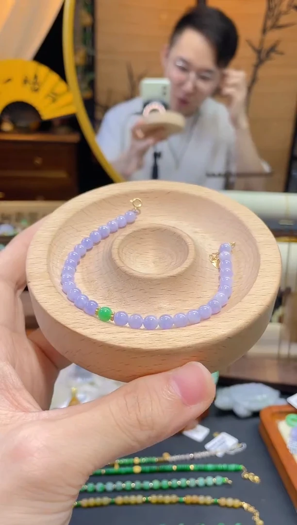 颈饰18K金镶嵌翡翠手链