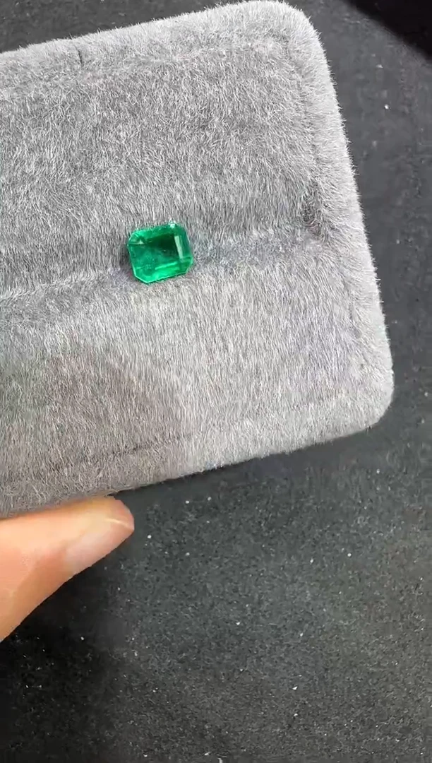 定制祖母绿定制未镶嵌A*娃天然赞比亚1.35克拉吉尔德