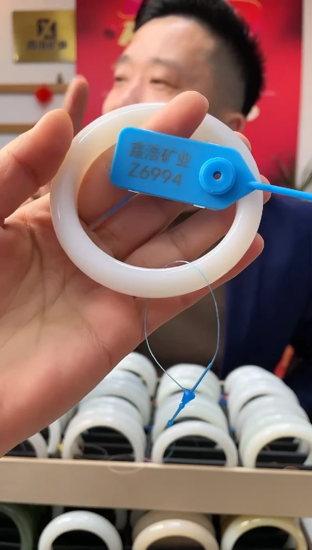 【闪购商品】和田玉手镯未镶嵌荔枝冻Z6994圈口58