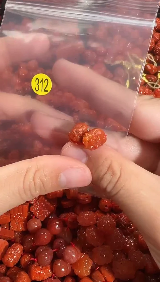 颈饰未镶嵌南红玛瑙1