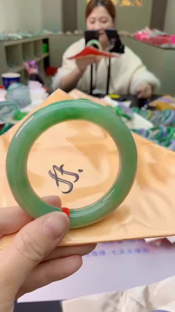 【闪购商品】翡翠手镯未镶嵌0968409827