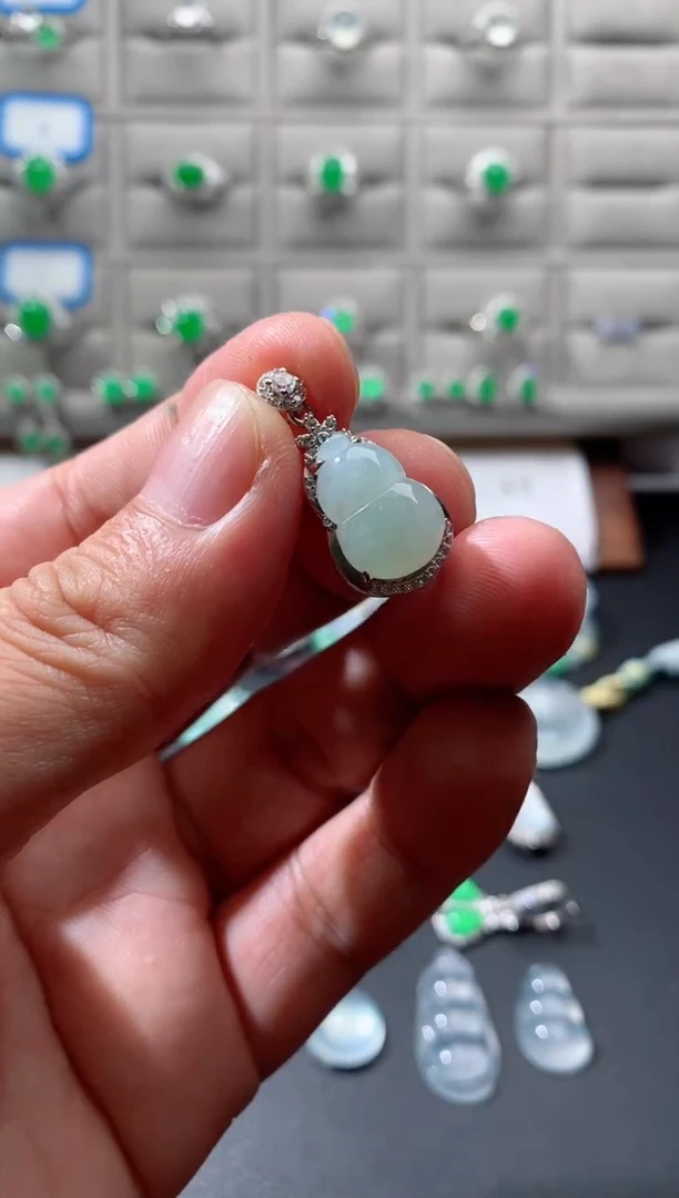 颈饰银S925镶嵌翡翠吊坠