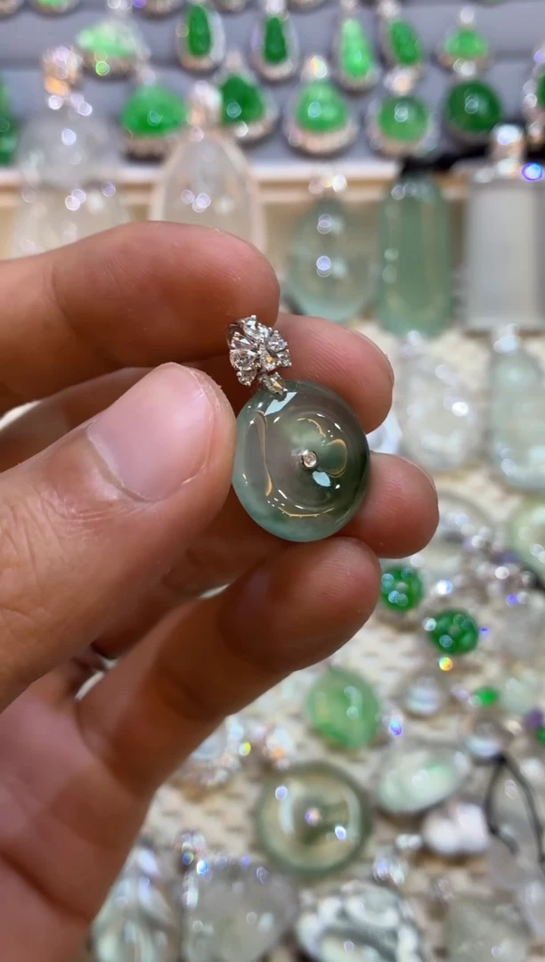 吊坠(不含链)18K金镶嵌翡翠平安扣