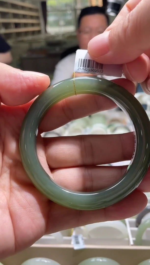 未镶嵌手镯和田玉59-60圈口 3512