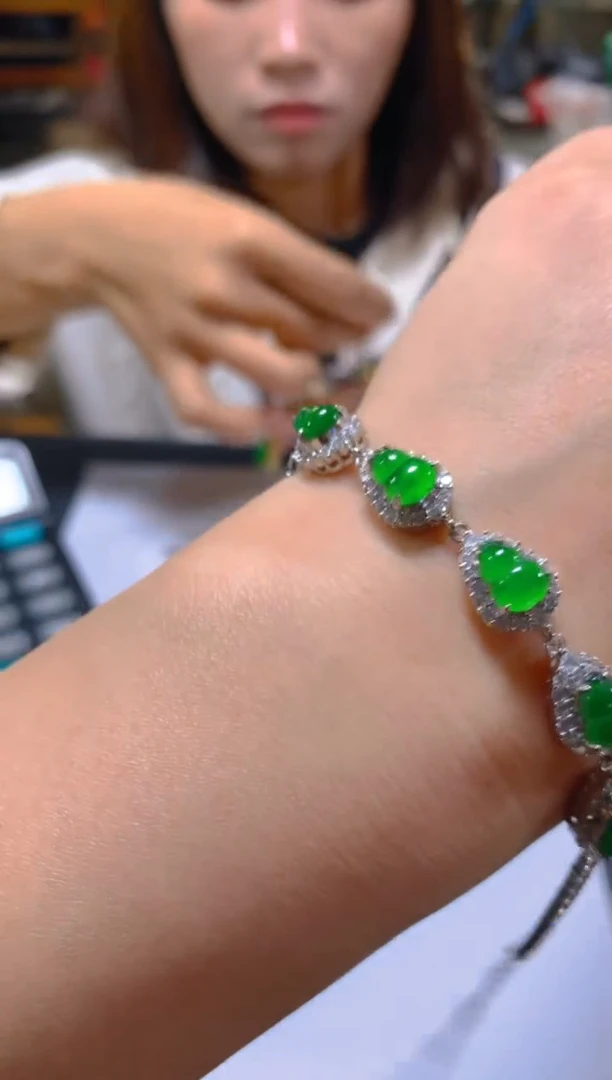 未镶嵌手链翡翠多样性发一