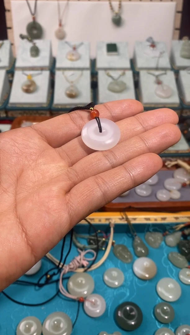 【闪购商品】和田玉颈饰未镶嵌平安扣