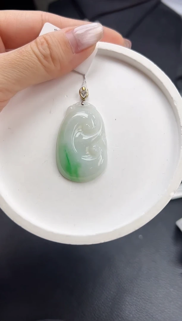 【闪购商品】翡翠颈饰18K金镶嵌如意