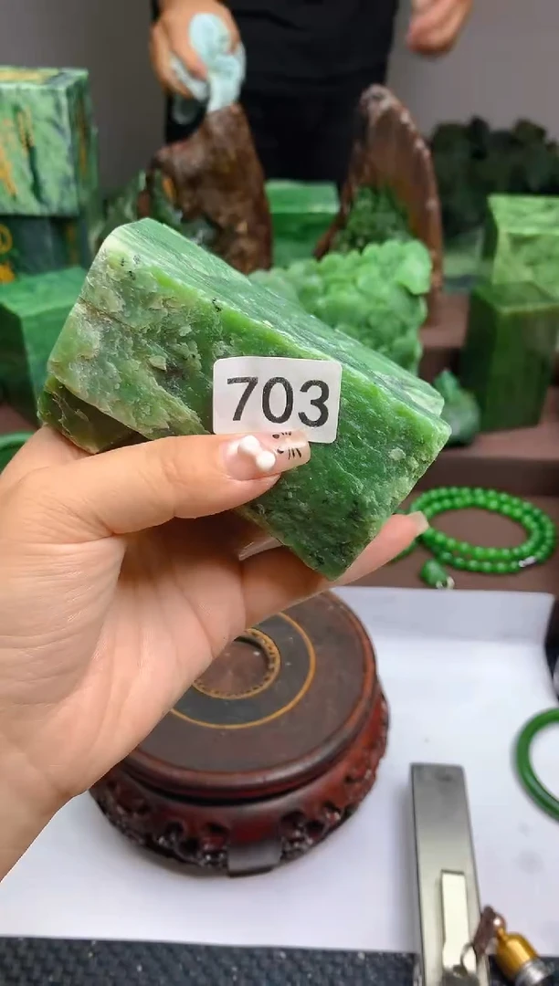 和田玉（碧玉）未镶嵌珠宝半成品1