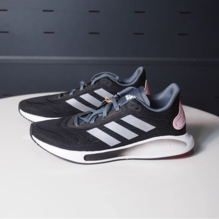 【瑕疵慎拍】阿迪达斯女耐磨跑步鞋 FW1185-36.5(全新断码就一双)