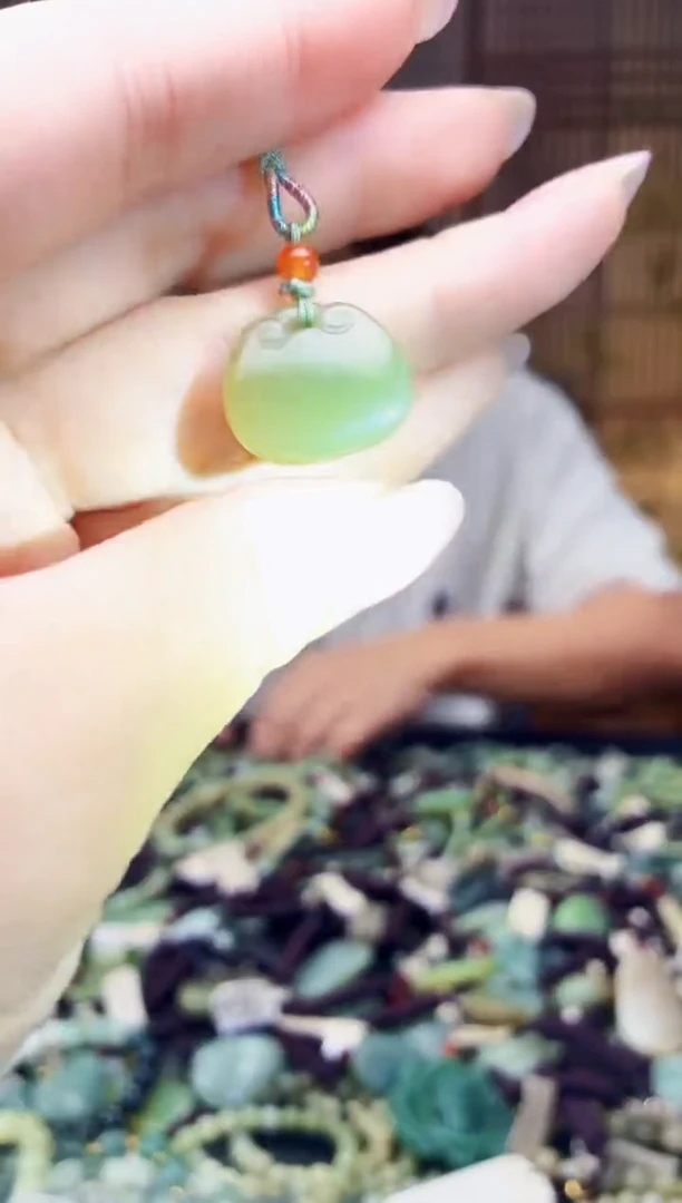 颈饰未镶嵌和田玉多样性发货，拍一发一