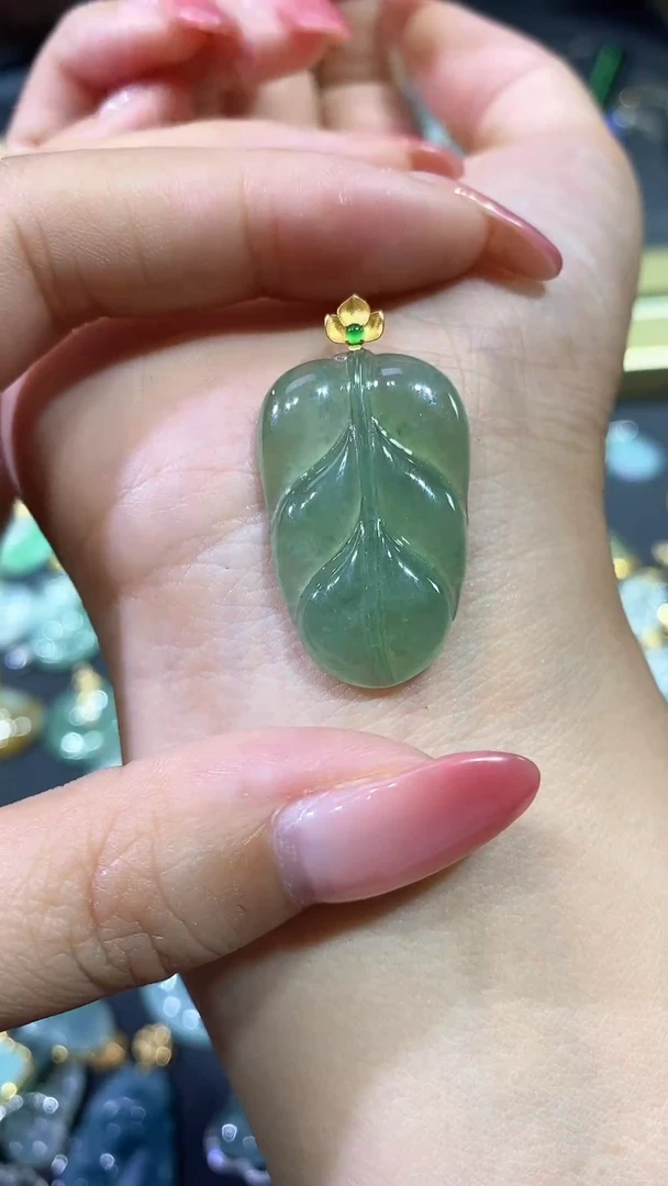 颈饰18K金镶嵌翡翠20250915073