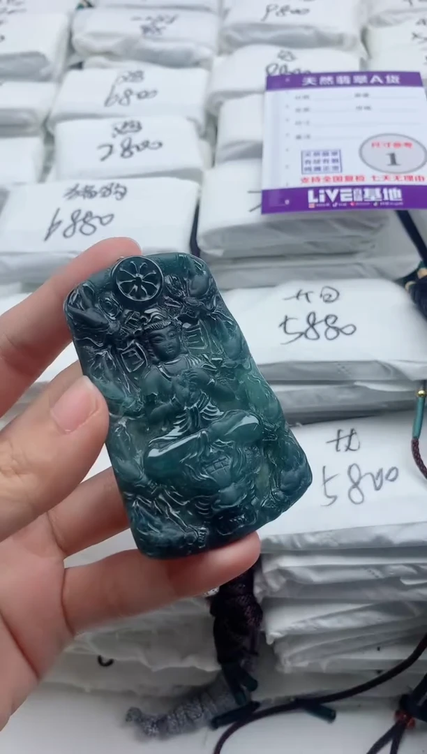 翡翠未镶嵌颈饰888多样性发其一