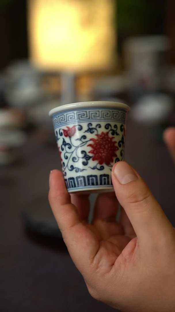 26号景德镇全手工手绘青花釉里红缠枝莲可乐杯