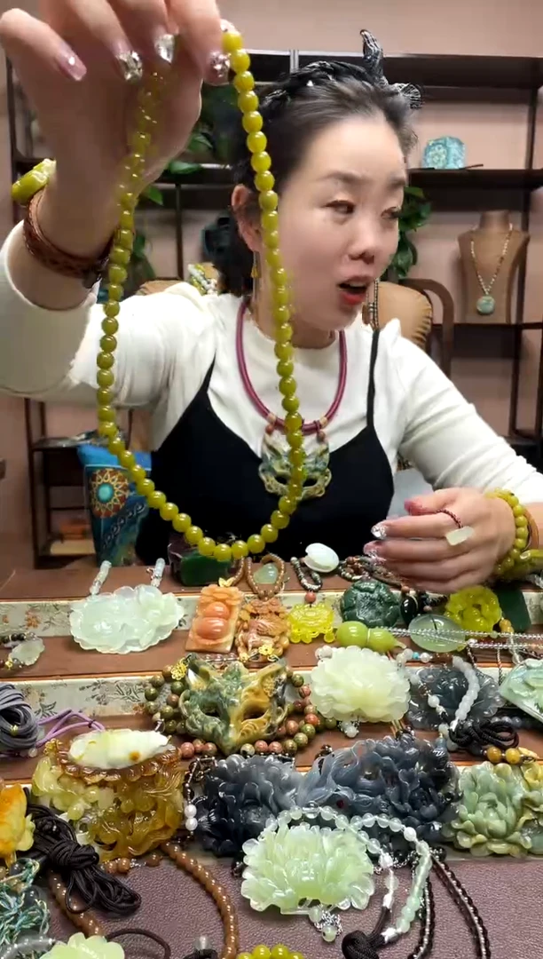 未镶嵌岫玉吊坠多样性发货发其中之一