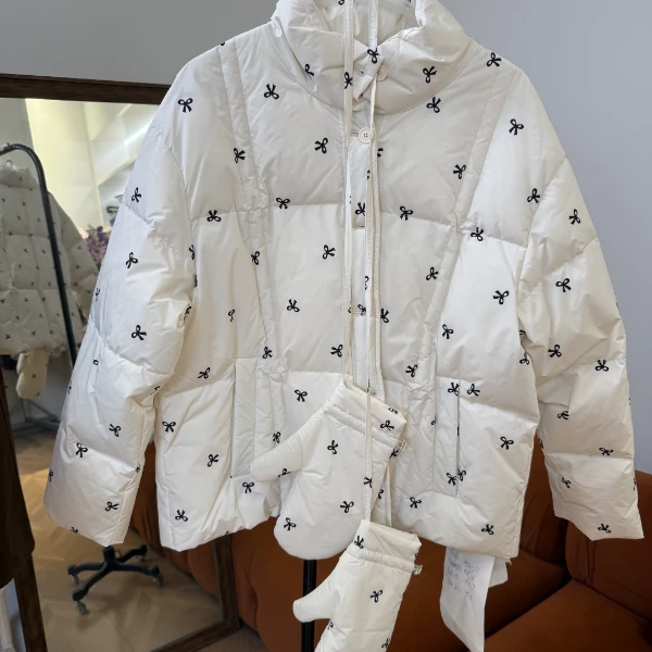 【杭州S姐精品女装】孤品 戴手套蝴蝶羽绒服i07010