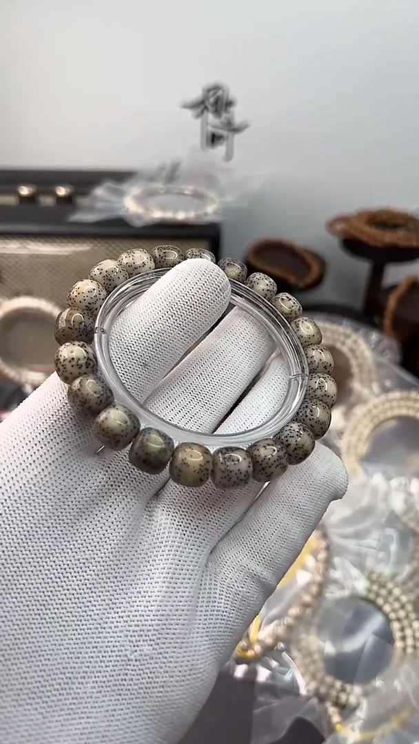 手串星月菩提捡漏价 10*9灰冰 高冰高油高透 海南原生态石玉料