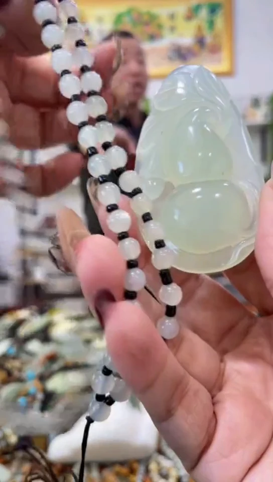 未镶嵌蛇纹石玉挂件