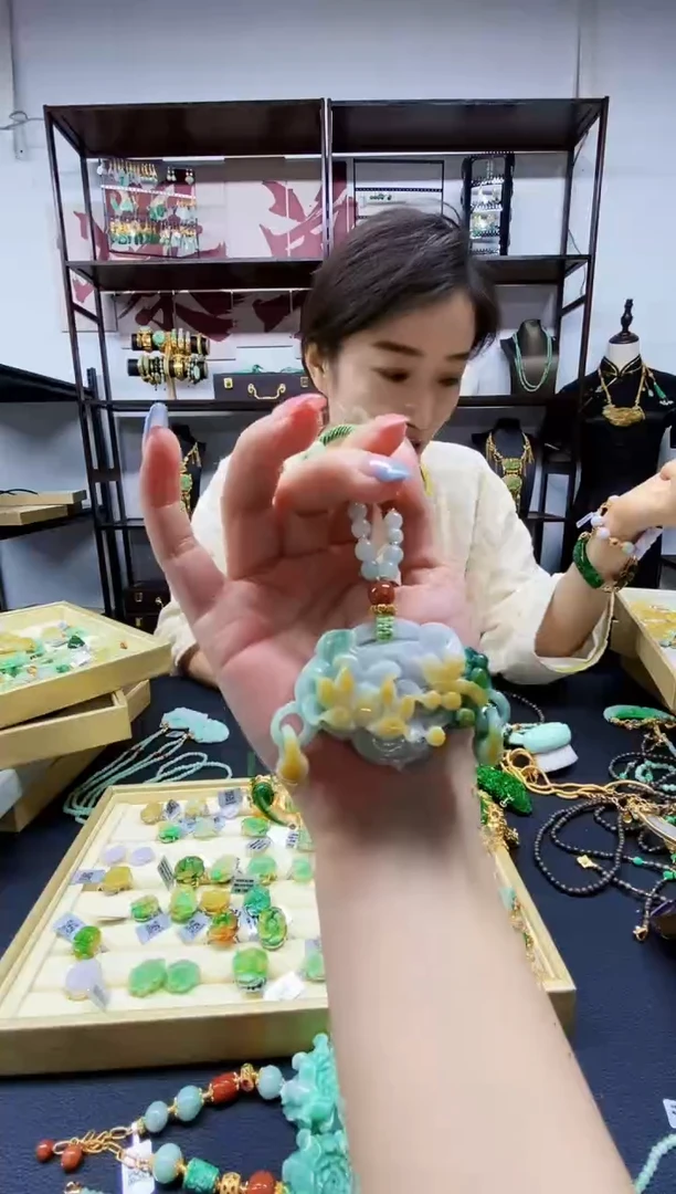 颈饰未镶嵌翡翠吊坠