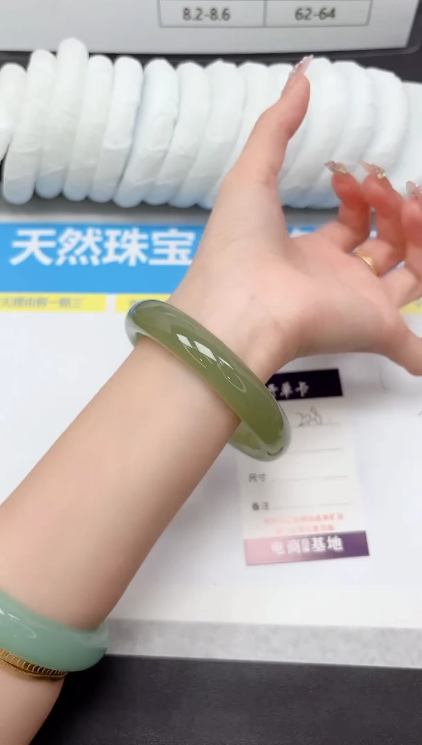 未镶嵌手镯石英质玉208-64.3