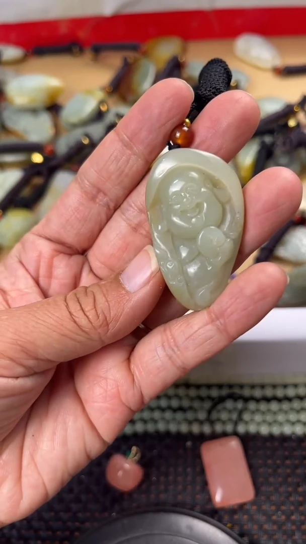 【闪购商品】和田玉颈饰未镶嵌多样性发货没有证书拍一发一有瑕