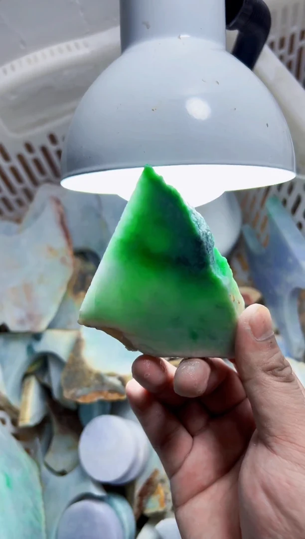 颈饰未镶嵌翡翠达*斯缅甸A货翡翠