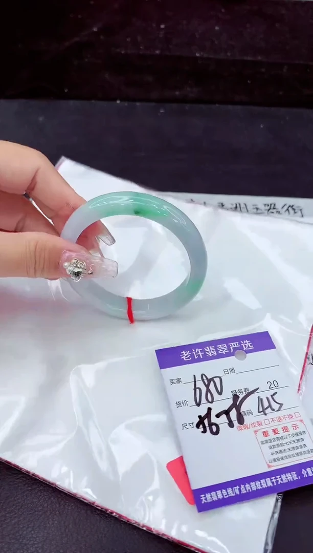 未镶嵌手镯翡翠1