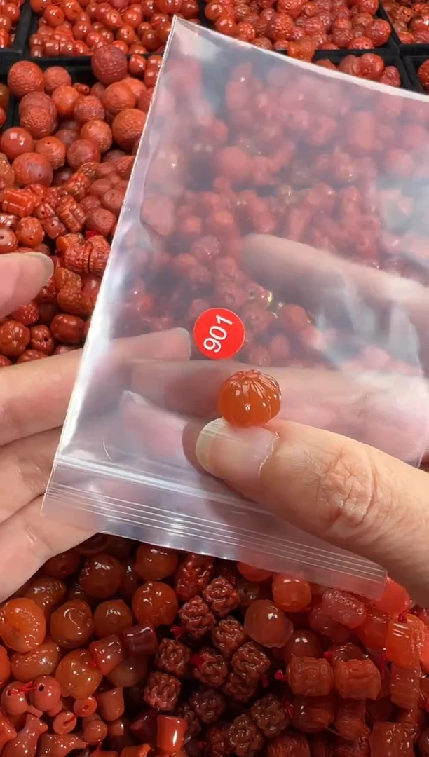 南红玛瑙未镶嵌颈饰1