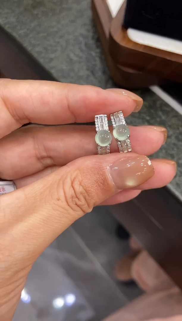 银S925镶嵌挂件翡翠房***咪耳饰