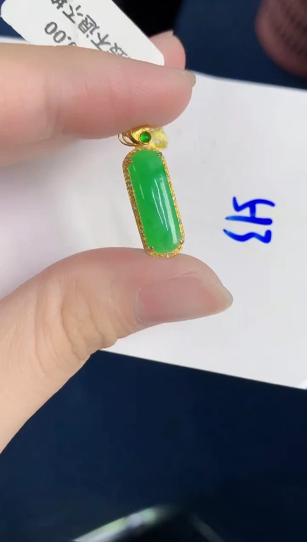 颈饰18K金镶嵌翡翠天然翡翠缅甸A货