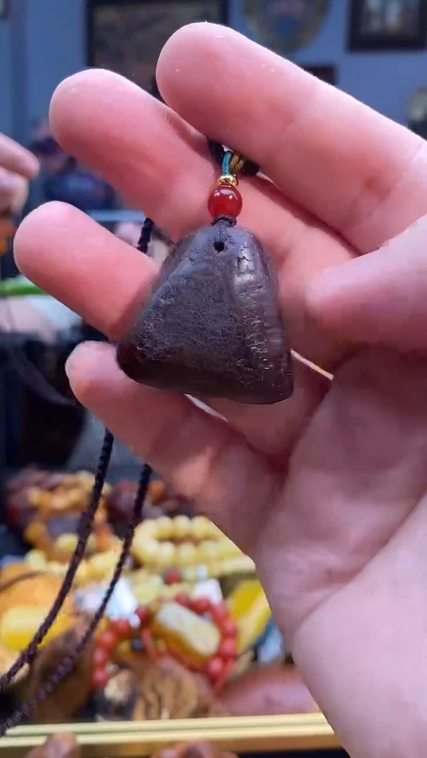 琥珀颈饰未镶嵌吊坠