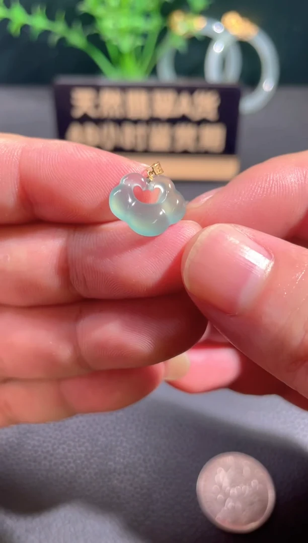 翡翠18K金镶嵌颈饰翡翠