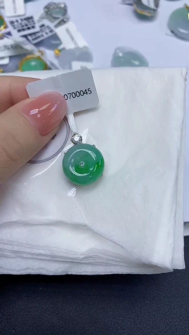 颈饰未镶嵌翡翠天然缅甸翡翠A货多样性发一件