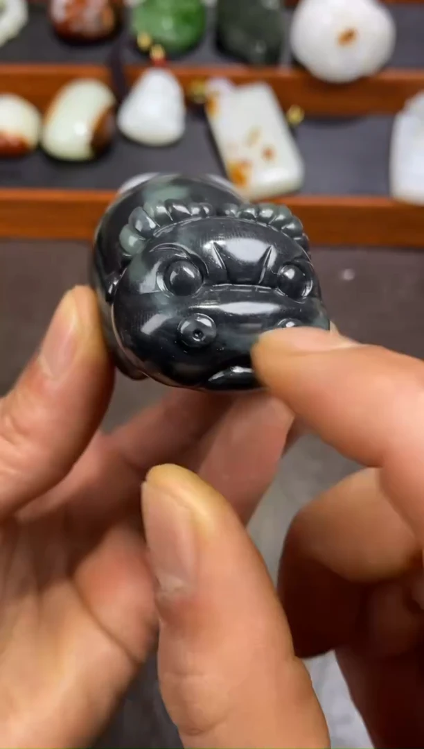 未镶嵌和田玉摆件刘***…和田玉