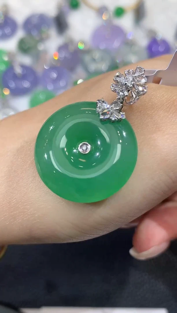 吊坠(不含链)18K金镶嵌翡翠A70