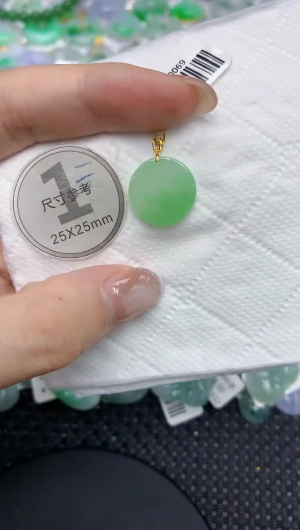 颈饰18K金镶嵌翡翠111111111