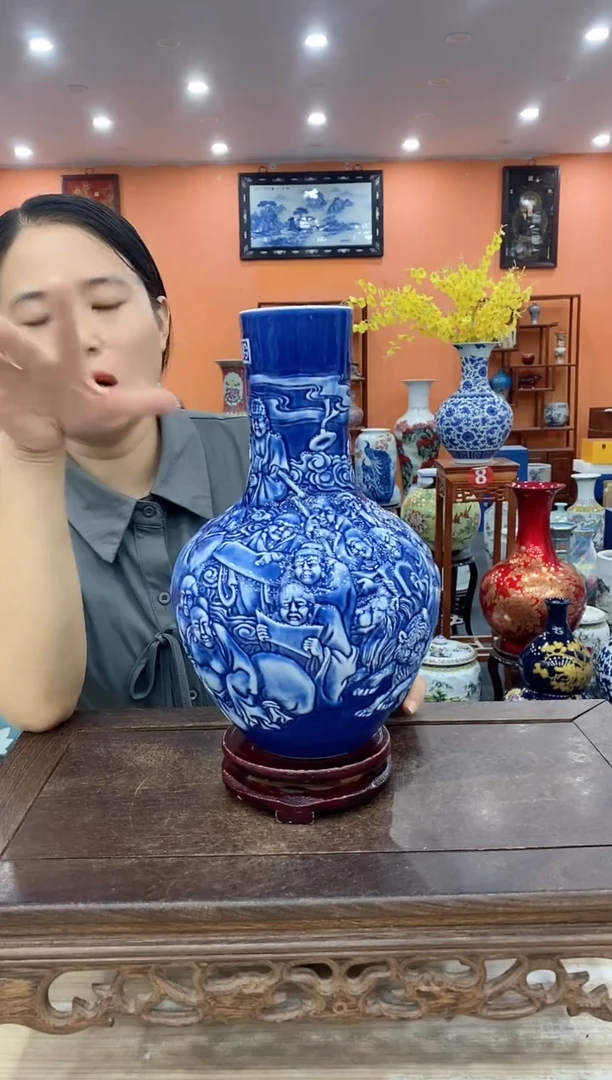 摆件浮雕（十八罗汉）天球瓶