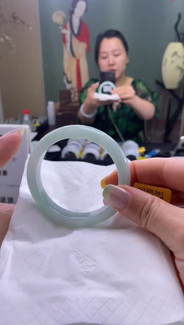 翡翠手镯未镶嵌5657圈口d