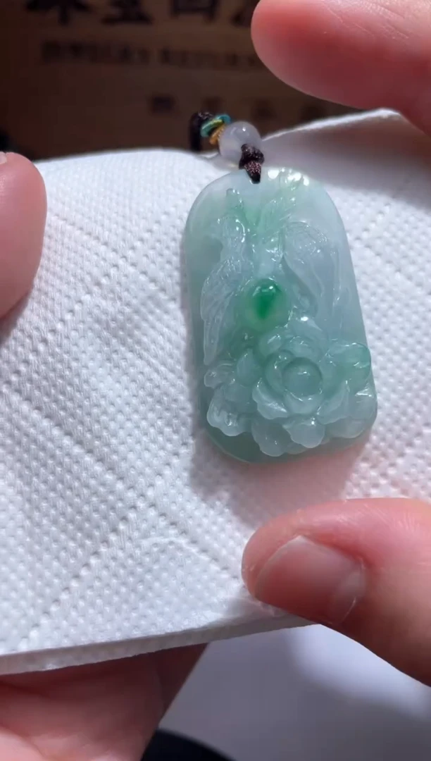 翡翠未镶嵌颈饰芸*7.......