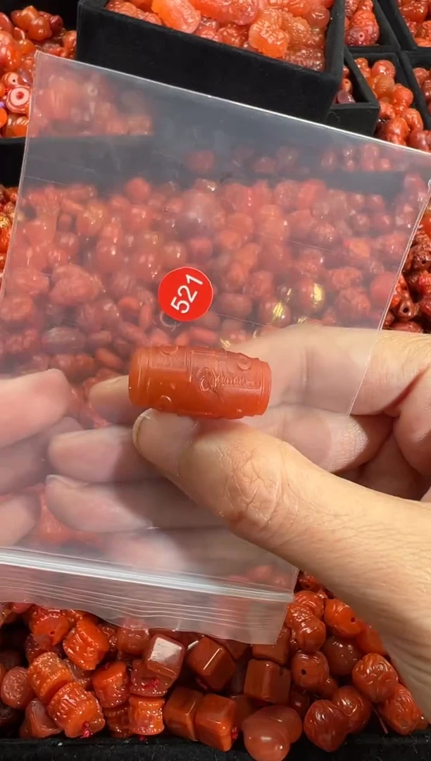 南红玛瑙未镶嵌颈饰1