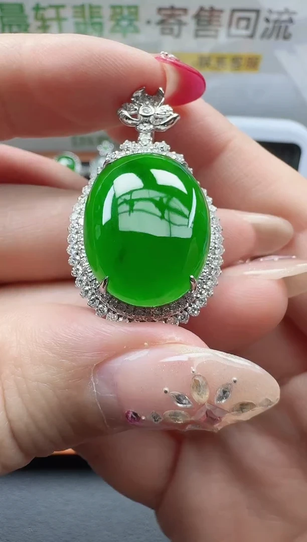 18K金镶嵌戒指翡翠可**翅寄售回流，24小时鉴赏期