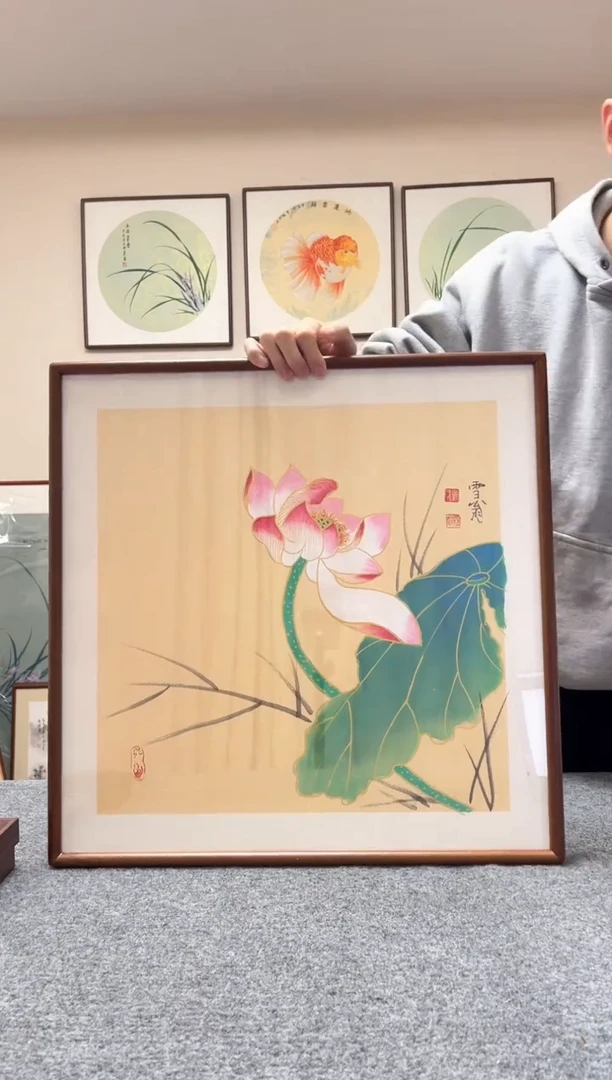 【闪购商品】书法三尺斗方荷花金线52x52cm胡桃木