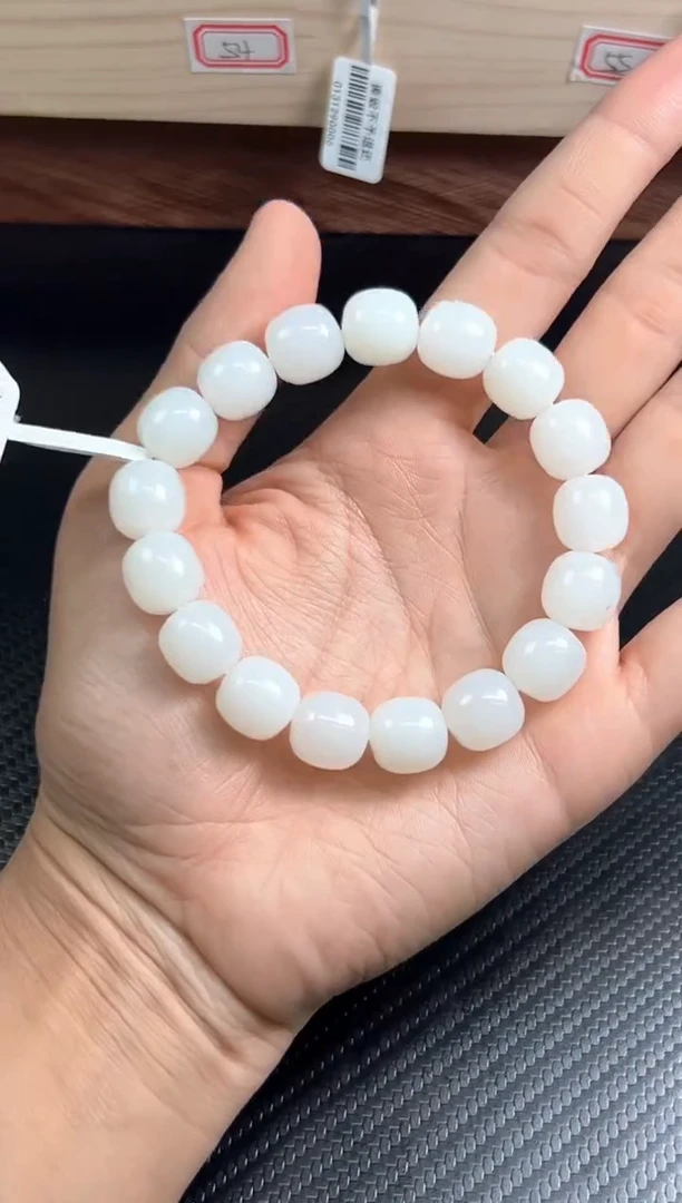 未镶嵌手串和田玉天泰微色差卡11*12j