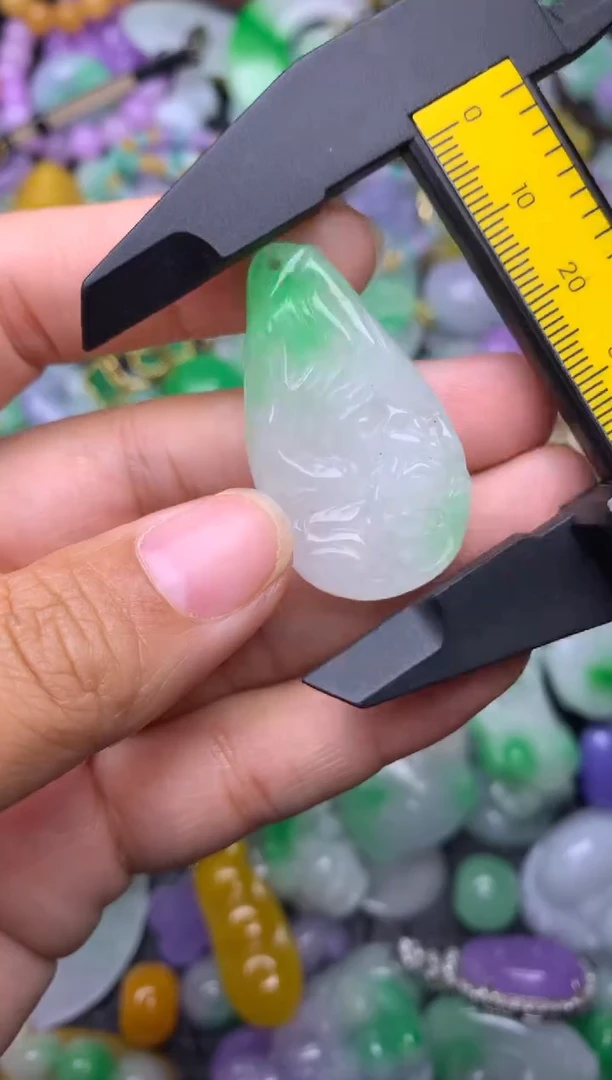 颈饰未镶嵌翡翠缅甸翡翠吊坠